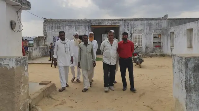 मुसलमान समुदाय के लोगों ने सैनी भाइयों के घर जाकर उनका आभार व्यक्त किया