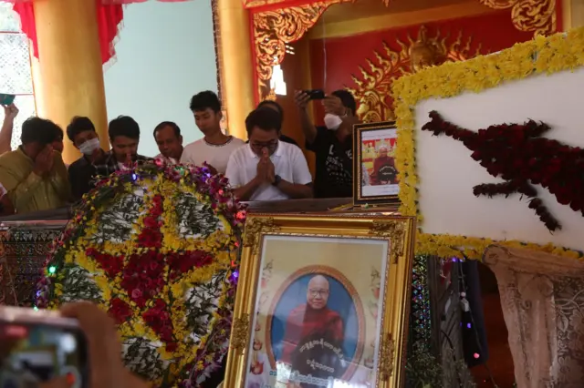 မြဝတီမင်းကြီးကျောင်းတိုက်ဆရာတော်  - အောက်တိုဘာ ၃၁ ရက် ထိပ်တန