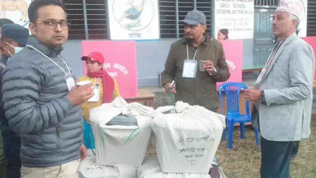 मतपत्र सिल गरिँदै