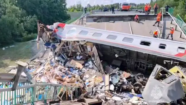 Кадры с места обрушения моста