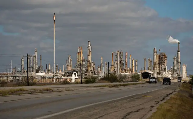 બીબીસી ગુજરાતી અમેરિકા ડોનાલ્ડ ટ્રમ્પ મુકેશ અંબાણી રિલાયન્સ ઇન્ડસ્ટ્રીઝ રિફાઇનરી ઑઇલ