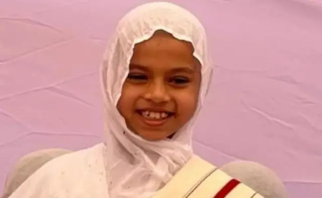 Anak menjadi biksuni