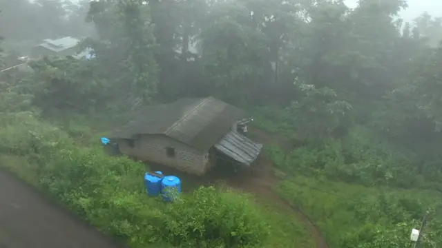 मीनाचं घर