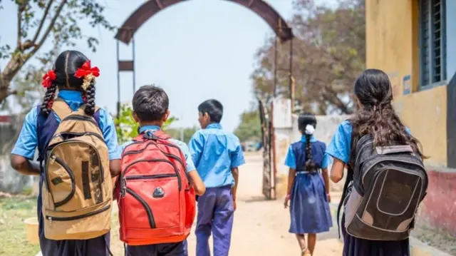 બાળકો ડ્રૉપઆઉટ ભણતર ગણતર વિદ્યાર્થી સ્કૂલ શિક્ષણ ગુજરાત બીબીસી ગુજરાતી ન્યૂઝ Unified District Information System for Education Plus (UDISE+) 2025-26
