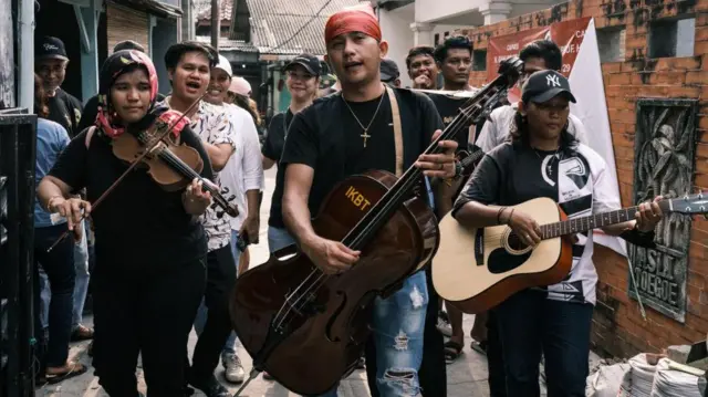 Rabo-rabo, mande-mande, kampung tugu, krontjong toegoe