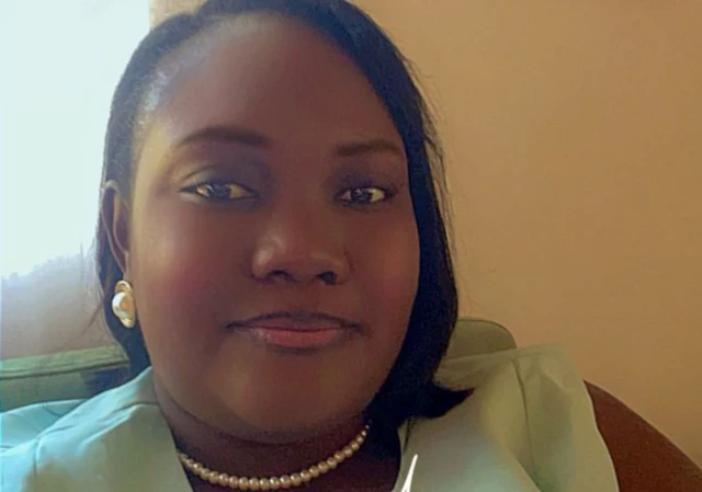 Lina Marguerite Ndiaye retrouve le sourire après sa cure dermatologique.