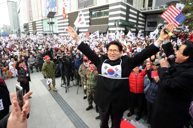 지난 2017년 박근혜 전 대통령 탄핵반대 집회에 참석한 김문수