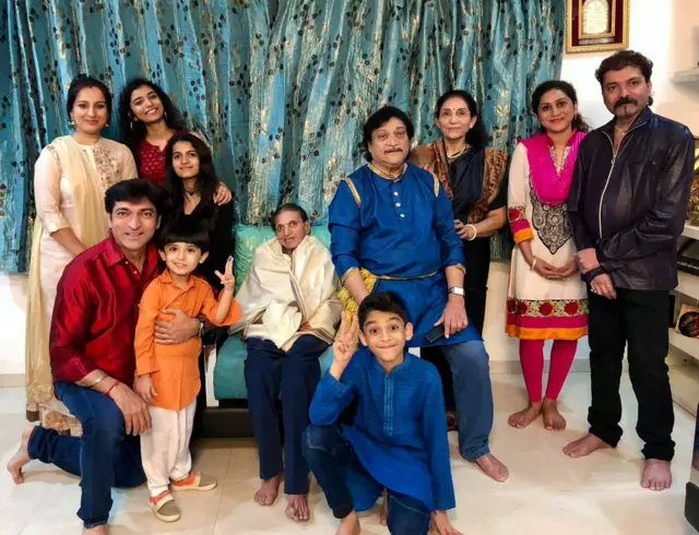 નરેશ કનોડિયા, મહેશ નરેશ, હિતુ કનોડિયા, ગુજરાતી સિનેમા, ચલચિત્ર, ગુજરાત, મેરૂ માલણ, તમે રે ચંપો ને અમે કેળ, ઢોલા મારૂ, હિરણને કાંઠે, ફિરઝ ઈરાની, હિતેનકુમાર, વિક્રમ ઠાકોર, સ્નેહલતા