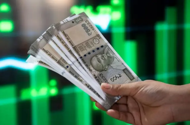 मोठ्या आर्थिक व्यवहारांसाठीदेखील इन्कम टॅक्स रिटर्न आवश्यक ठरू शकतो