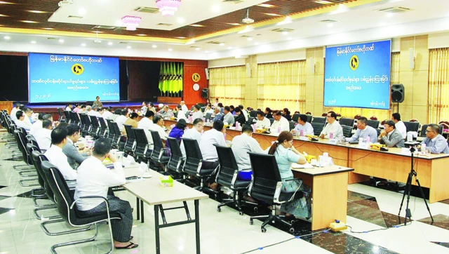 ငွေတွေကြီးကြပ်ဖို့ ဗဟိုဘဏ်ဥက္ကဋ္ဌက UMFCCI မှာ ဆွေးနွေး