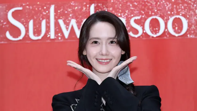 Ngôi sao K‑pop Yoona quảng bá cho một trong những thương hiệu mỹ phẩm nổi tiếng nhất của Hàn Quốc