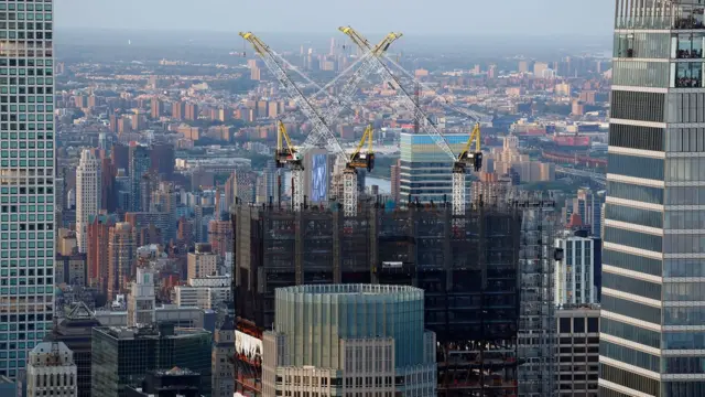 మనీలా (ఫిలిప్పీన్స్), చిట్టగాంగ్ (బంగ్లాదేశ్), కరాచీ (పాకిస్తాన్), తియాంజిన్ (చైనా) కూడా వేగంగా కుంగుతున్నాయి