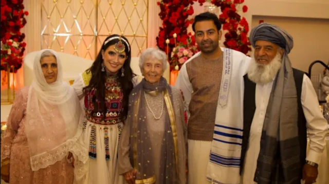 ਸਫ਼ੀ ਰਾਊਫ਼ ਅਤੇ ਸੈਮੀ ਕੈਨੋਲਡ ਆਪਣੇ ਪਰਿਵਾਰ ਦੇ ਨਾਲ