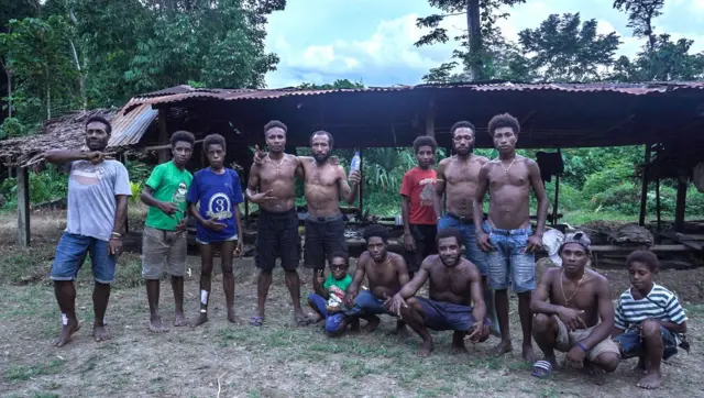 Kampung Omon, orang asli Papua