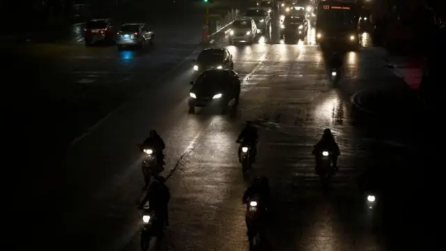 વાહનો, એલઇડી લાઇટ્સ, ટ્રાફિક, બીબીસી ગુજરાતી