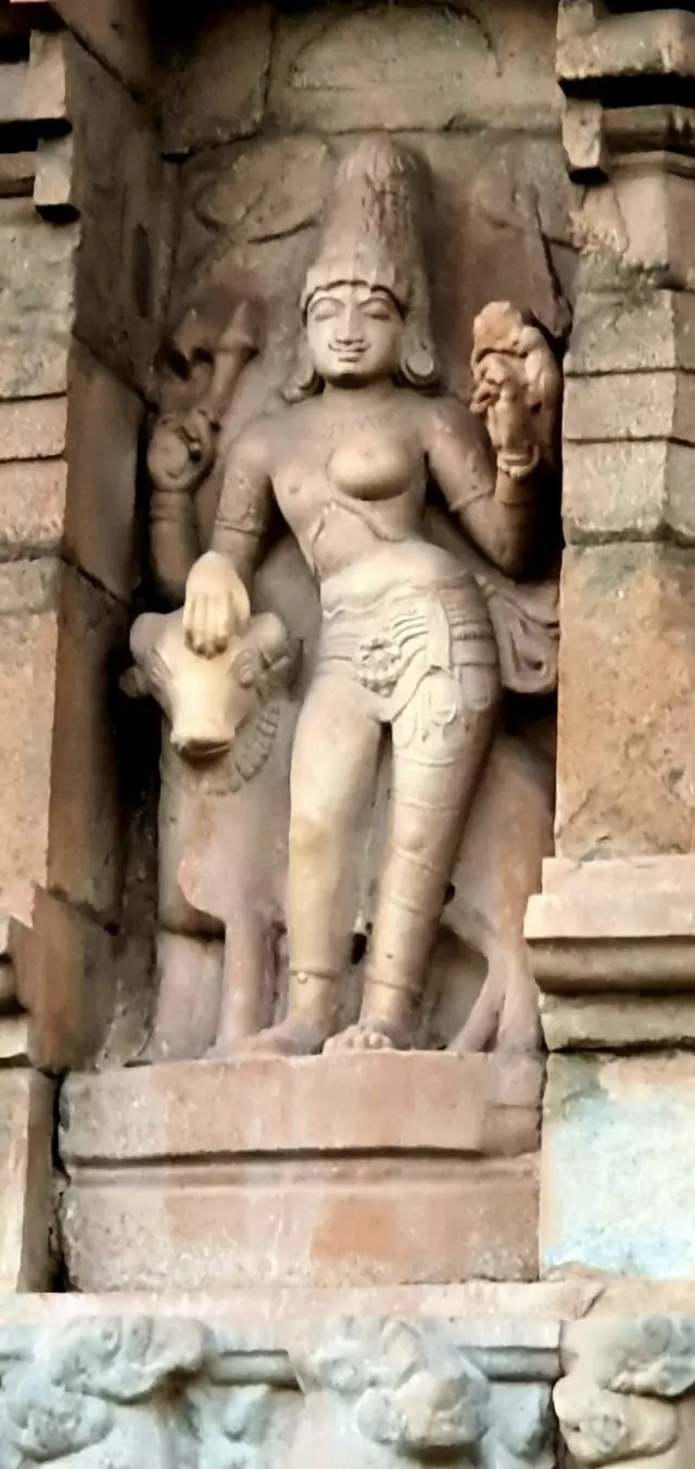 ராஜேந்திர சோழன் கங்கை கொண்ட சோழபுரத்திற்கு தலைநகரை மாற்றியது ஏன்?