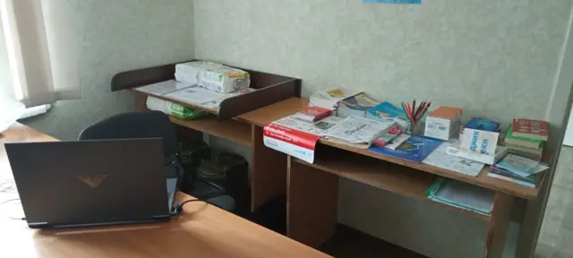 Підгузки і розмальовки для дітей у пункті незламності 