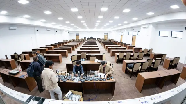 सांसदहरूको शपथग्रहणका लागि सिंहदरबारभित्र अस्थायी हल तयार पारिँदै