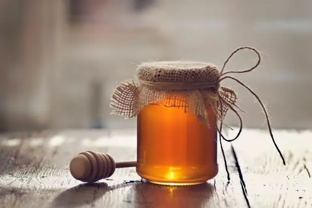 मध इतकी वर्षं का टिकतो? मधाचं मधूर रहस्य honey