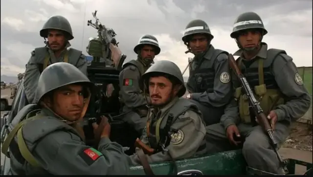 Xubno ka tirsan Booliska Madaniga ah ee Afgaanistaan ​​oo saaran Ford Ranger bishii Abriil 2009.
