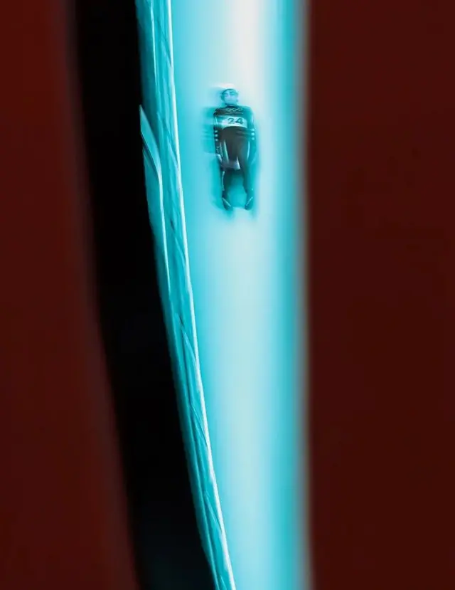 Українська саночниця Юліанна Туницька ковзає льодовим коридором Центру санного спорту в Кортина-д'Ампеццо. 