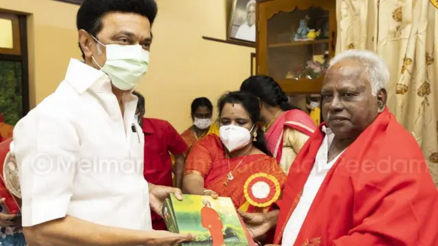 பங்காரு அடிகளார் யார், அவருக்கு ஏன் இவ்வளவு செல்வாக்கு?