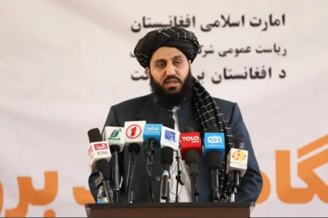 د برېښنا شرکت مشر عبدالباري عمروايي، دوی هڅه کوي پورونه راټول او د برېښنا غوره خدمتونو وړاندې کولو لپاره یې وکاري.