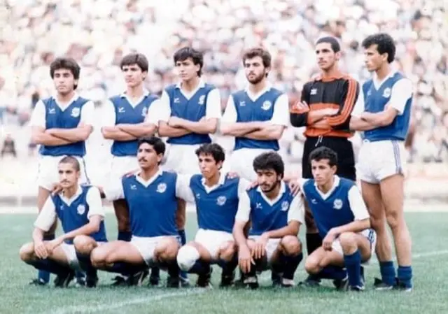 پژمان (نفر اول ایستاده از چپ) برای مدتی در تیم فوتبال جونان استقلال در کنار بازیکنانی مانند محسن گروسی و فرشاد فلاحت‌زاده بازی کرد