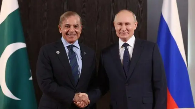पाकिस्तानचे पंतप्रधान शाहबाज शरीफ आणि रशियाचे अध्यक्ष व्लादिमीर पुतिन