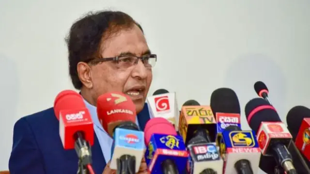 இலங்கையில் போலீஸ் மாஅதிபருக்கு பணியாற்ற உயர்நீதிமன்றம் இடைகால தடை - போலீஸ் மாஅதிபரின்றி ஜனாதிபதித் தேர்தலை நடத்த முடியுமா?