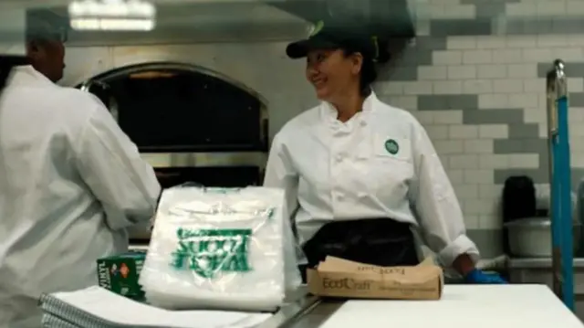 अमेरिका में ग्रोसरी स्टोर पर काम करके परिवार चला रही हैं शेरपा