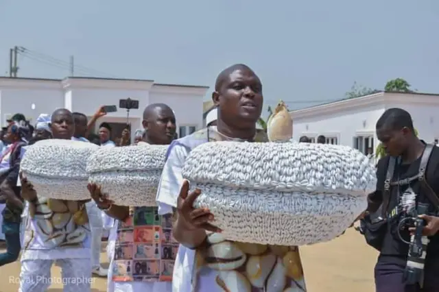 Awọn oṣiṣẹ aafin Oodua gbe igba Aje