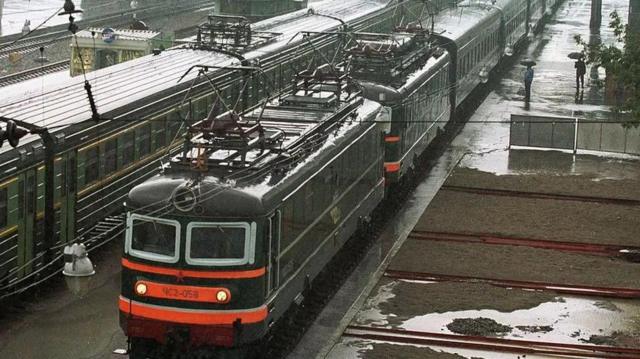 Trem blindadonúmero mega senaKim Jong Il chegando a Moscounúmero mega sena2001