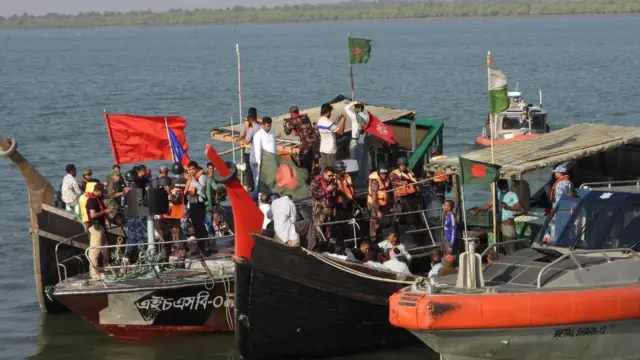 အေအေဖမ်းထားတဲ့ ရေလုပ်သား ၇၃ ဦးကို ဘင်္ဂလားဒေ့ရှ်နယ်ခြားစောင့်တပ်(BGB)ထံပြန်လွှဲခဲ့တဲ့ အခြေအနေ 