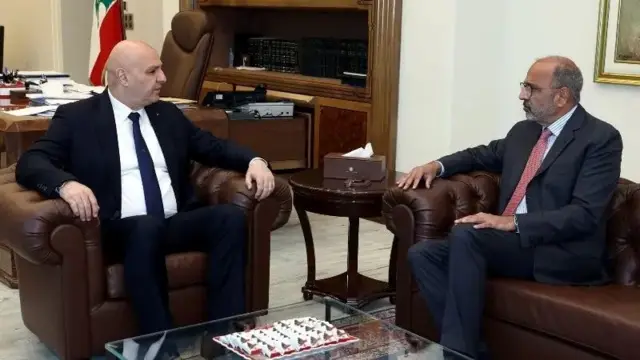 الرئيس اللبناني جوزاف عون يبحث مع عمران ريزا، نائب المنسقة الخاصة للأمم المتحدة، والمنسق المقيم ومنسق الشؤون الإنسانية في لبنان، الاستعدادات لإطلاق نداء إنساني عاجل لمساعدة النازحين والمتضررين من الحرب.