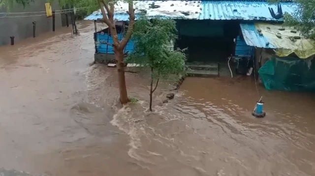 મંગળવારે પણ સમગ્ર દક્ષિણ ગુજરાતમાં ભારે વરસાદ પડી રહ્યો છે