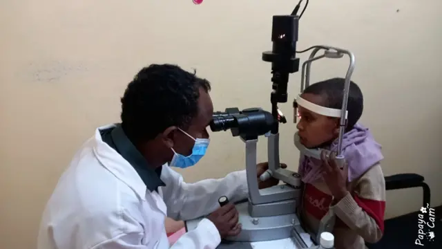 Daa'ima iji qoratamaa jirtu