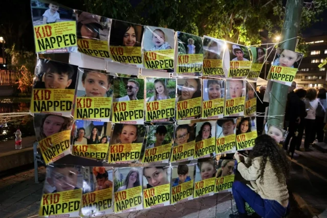 তেল আবিবে একটি সমাবেশে ইসরায়েলি শিশু জিম্মিদের ছবি প্রদর্শন করা হয়েছে