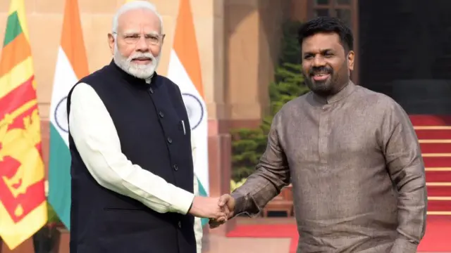 प्रधानमंत्री नरेंद्र मोदी और श्रीलंका के राष्ट्रपति 