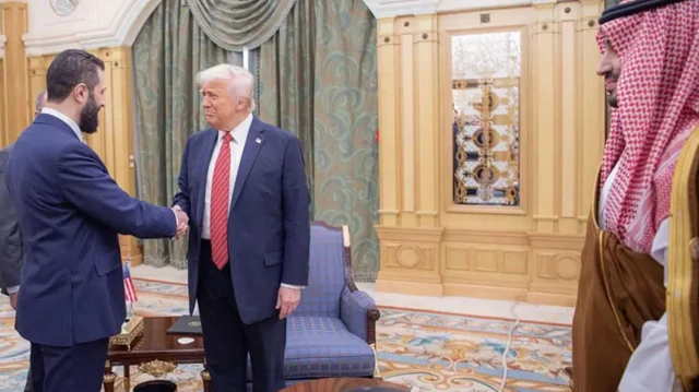 دونالد ترامپ، رئیس جمهور آمریکا در جریان دیدار اخیرش از عربستان با احمد شرع دیدار کرد