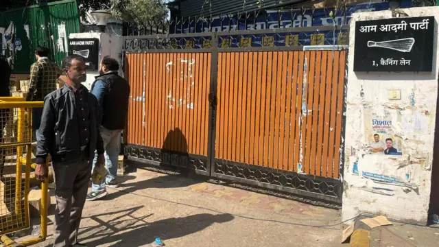 வெறிச்சோடிய ஆம் ஆத்மி கட்சி அலுவலகம்