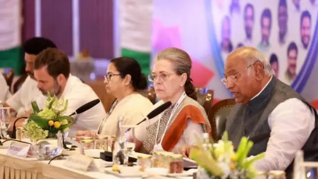 कांग्रेस और आम आदमी पार्टी 