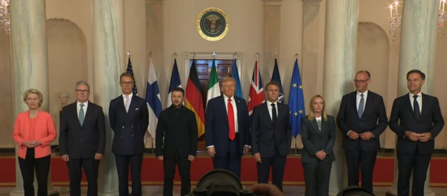 Ukrayna Devlet Başkanı Zelenskiy, İngiltere Başbakanı Keir Starmer, Fransa Cumhurbaşkanı Emmanuel Macron, İtalya Başbakanı Giorgia Meloni, Finlandiya Cumhurbaşkanı Alexander Stubb, NATO Genel Sekreteri Mark Rutte ve Avrupa Komisyonu Başkanı Ursula von der Leyen, Beyaz Saray'da Trump'la biraraya geldi.