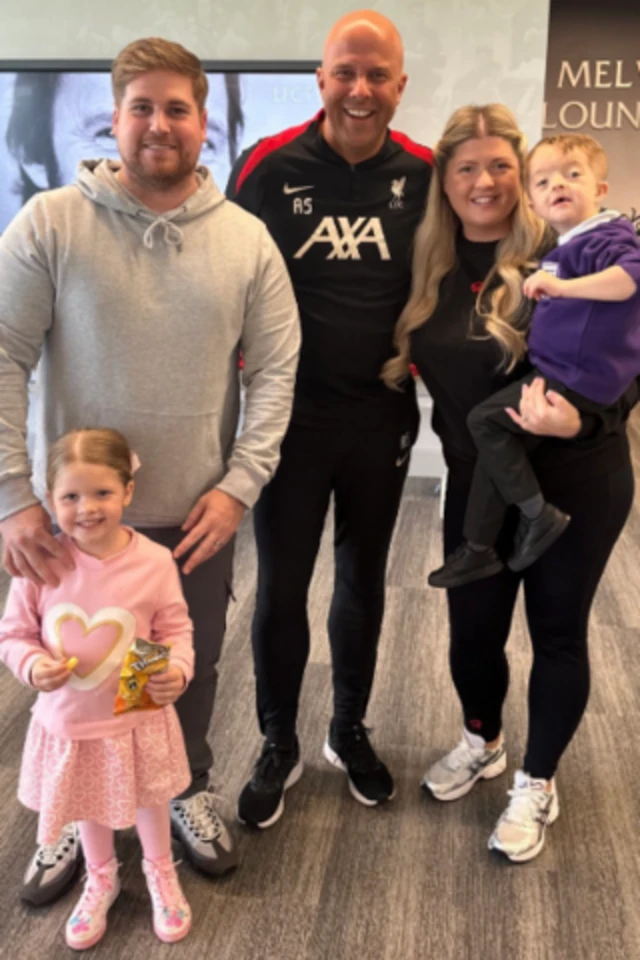 ስሎት ከአይዛክ እና ከቤተሰቦቹ ጋር 