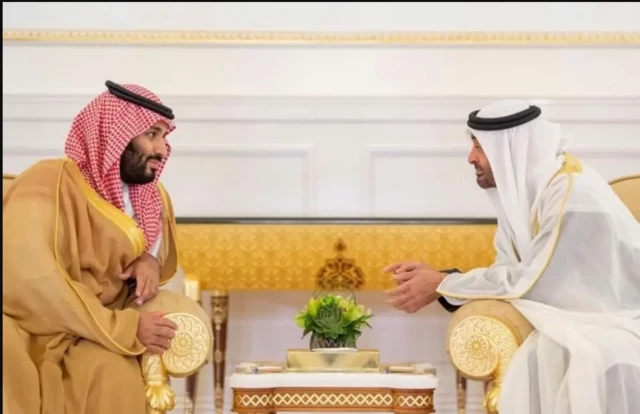Dhaxal sugaha Sacuudiga Maxamed Bin Salmaan iyo Madaxweynaha Imaaraatka Mohammed bin Zayed Al Nahyan.