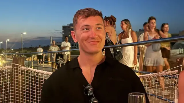 दुबई में ब्रिटेन के फ़िटनेस इन्फ्लुएंसर विल बेली