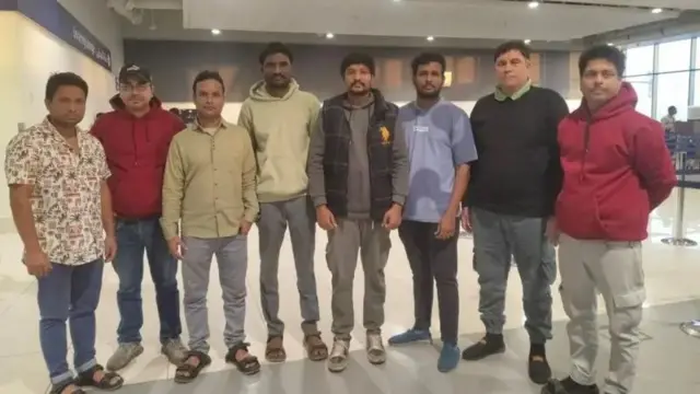 آٹھ انڈین جہازی جنھیں 27 فروری کو رہا کر دیا گيا تھا