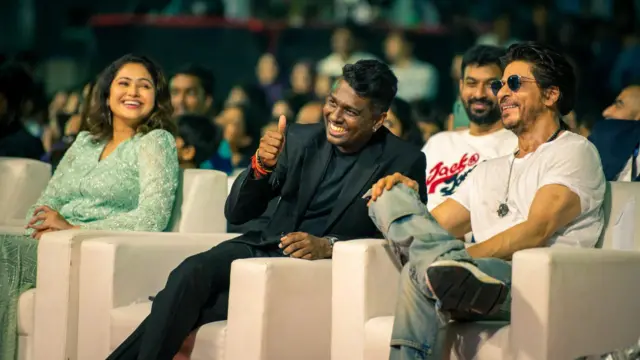 ஷாருக்கான் நடிப்பில் அட்லீ இயக்கி வெளிவந்திருக்கும் ஜவான் திரைப்படம் வசூலை வாரிக்குவித்து வருகிறது.