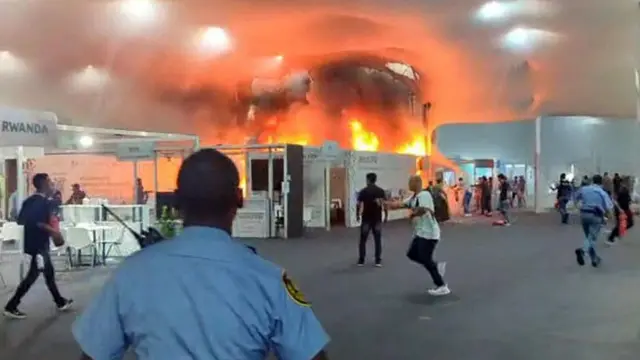 అగ్ని ప్రమాదానికి కారణాలేంటో తెలియరాలేదు. వాతావరణ మార్పులను ఎదుర్కోడానికి తీసుకోవాల్సిన తదుపరి చర్యలపై ఒప్పందం కుదుర్చుకోవడానికి చర్చలు జరుగుతుండగా ఈ ప్రమాదం సంభవించింది 