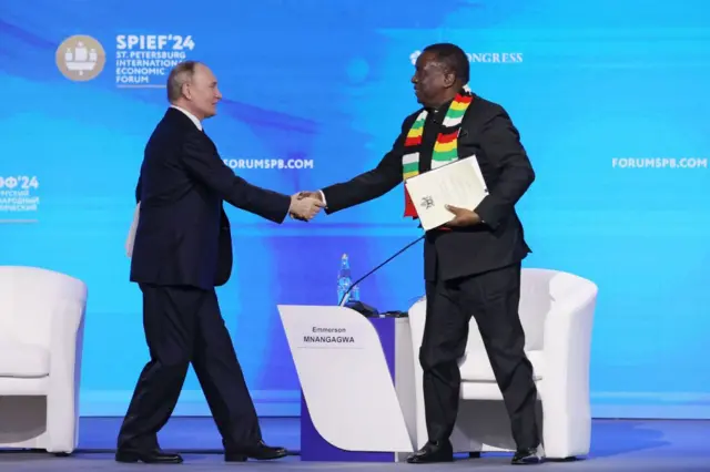 रूस के राष्ट्रपति और ज़िम्बाब्वे के राष्ट्रपति एमर्सन मनांगाग्वा
